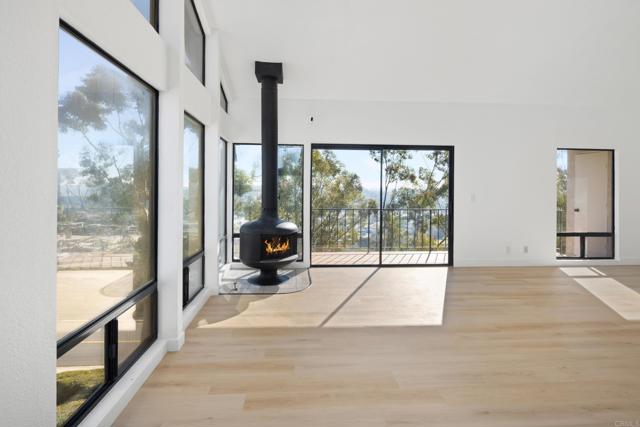 Detail Gallery Image 2 of 28 For 11439 Cascada Way, San Diego,  CA 92124 - 2 Beds | 3 Baths