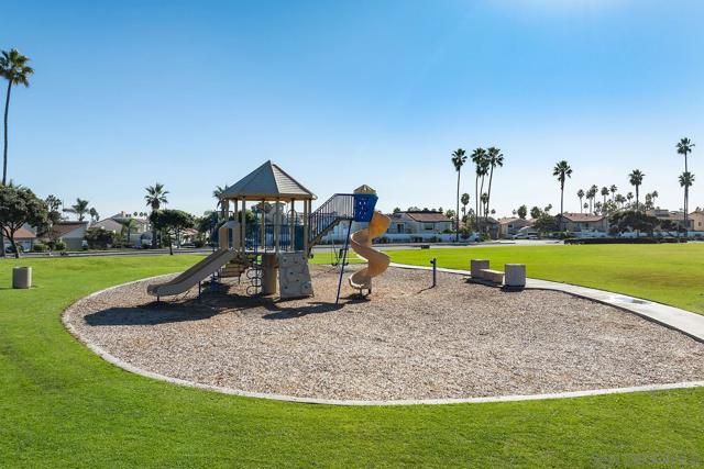 85 Catspaw Cpe, Coronado CA: https://media.crmls.org/mediaz/017b09c7-751d-4140-b195-a327f29f5111.jpg