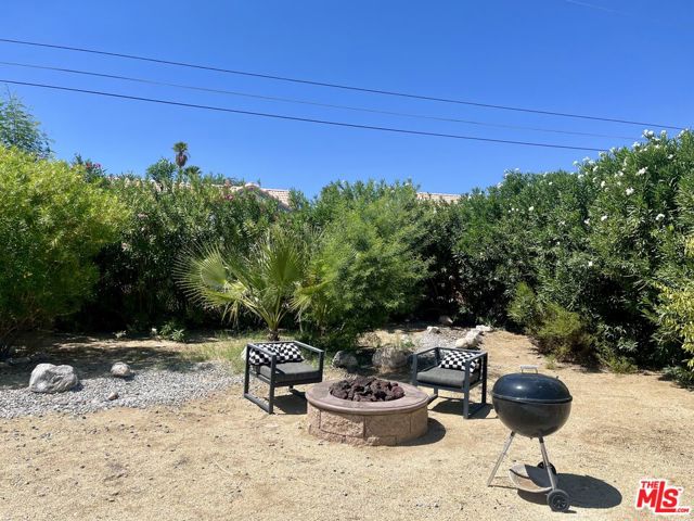 13423 Ramona Drive, Desert Hot Springs CA: https://media.crmls.org/mediaz/017b0b69-494a-4b7f-8eef-146d4e595040.jpg