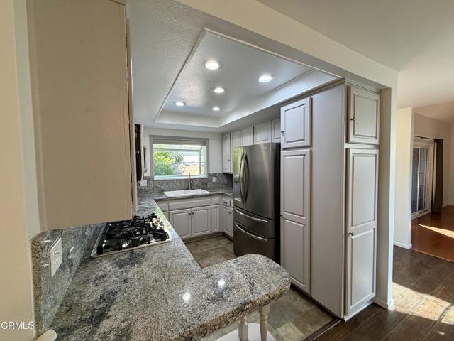 Detail Gallery Image 4 of 16 For 997 Mobil Ave, Camarillo,  CA 93010 - 2 Beds | 2 Baths