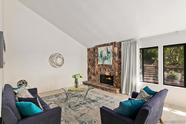 1586 Kimberly Woods Dr, El Cajon CA: https://media.crmls.org/mediaz/017bbe70-0278-4864-addd-d6cacd24f43b.jpg