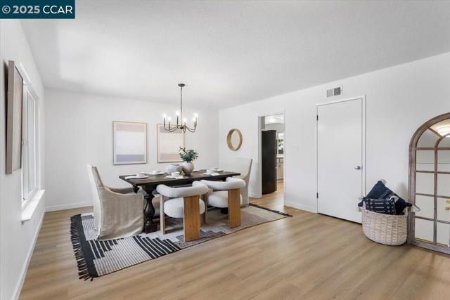 115 Saint Jean Ct, Danville CA: https://media.crmls.org/mediaz/017bea63-3e19-4852-bfaf-e1f0e9f75e6d.jpg