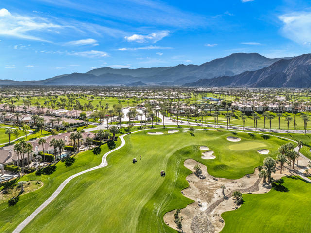 50605 Verano Drive, La Quinta CA: https://media.crmls.org/mediaz/017c2006-acad-4ff8-be21-2294dc6588ff.jpg