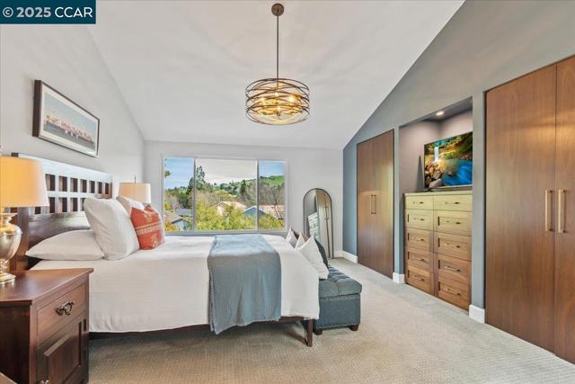 5 Doral Dr, Moraga CA: https://media.crmls.org/mediaz/017c81ef-6cef-439e-88a8-6cc8e32a8a63.jpg