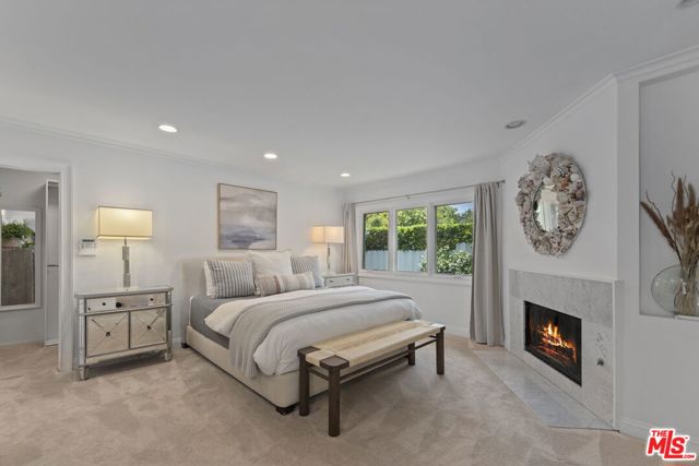 207 10th Street, Santa Monica CA: https://media.crmls.org/mediaz/017d09de-9a8b-46db-b0f0-c1421be5c543.jpg