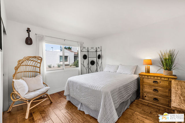 525 W Sunshine Circle, Palm Springs, CA 92264