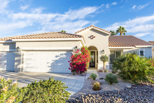 80818 Avenida San Ignacio, Indio CA: https://media.crmls.org/mediaz/017d9c45-ffce-4d54-9769-d465e0ed89c5.jpg