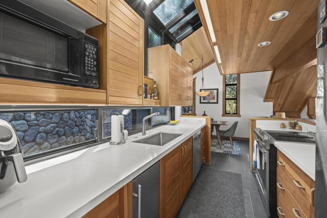 54789 Wildwood Drive, Idyllwild CA: https://media.crmls.org/mediaz/017dada3-559e-4e16-b982-1b5e49fd27b6.jpg