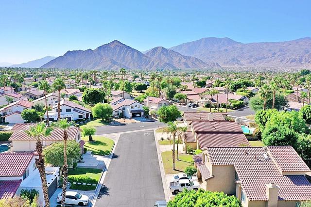 49035 Serenata Court, La Quinta CA: https://media.crmls.org/mediaz/017df2e9-8849-4620-8191-1d5dbfb12756.jpg