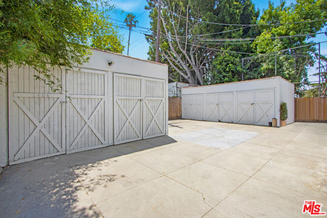 2406 3rd Avenue, Los Angeles CA: https://media.crmls.org/mediaz/017e380b-b829-4bae-8166-bb4ba836573a.jpg