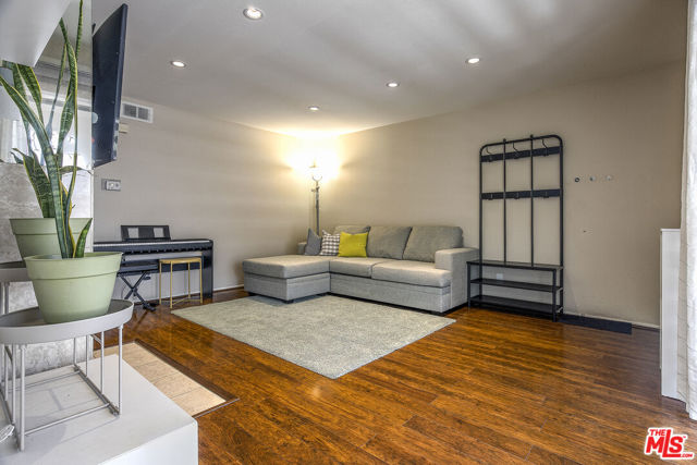 18408 Hatteras Street, 39 photo 8