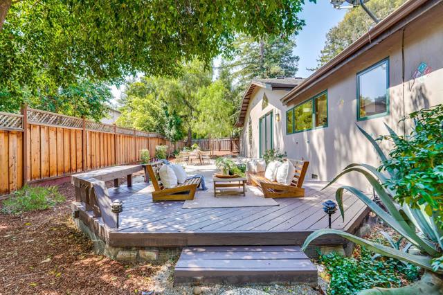 1625 Hazelaar Way, Los Altos CA: https://media.crmls.org/mediaz/017eb193-19f5-44dc-9bec-2c47859ef90d.jpg