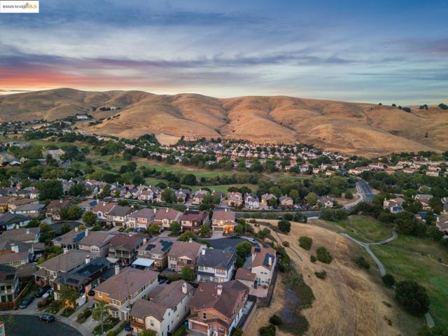 6686 Chalk Hill Ln, Vallejo CA: https://media.crmls.org/mediaz/017f3631-12ac-421a-a122-62ec5421a691.jpg