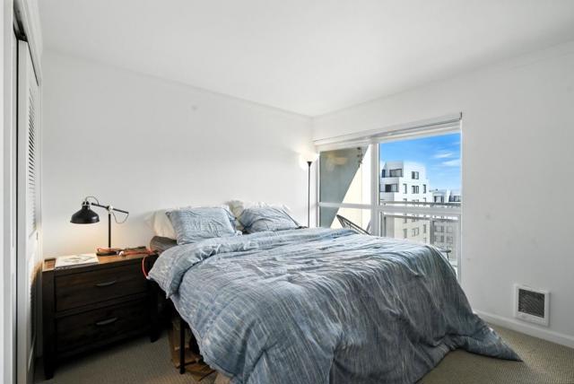 400 Beale Street, San Francisco CA: https://media.crmls.org/mediaz/017f5ac2-f4a3-457a-9d79-01d0d4be79bd.jpg