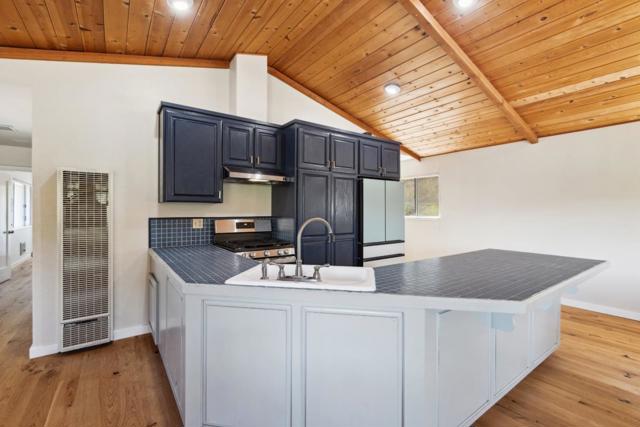 16035 Oak Glen Avenue, Morgan Hill CA: https://media.crmls.org/mediaz/018002e7-4f2e-4913-a44a-179948613d2b.jpg