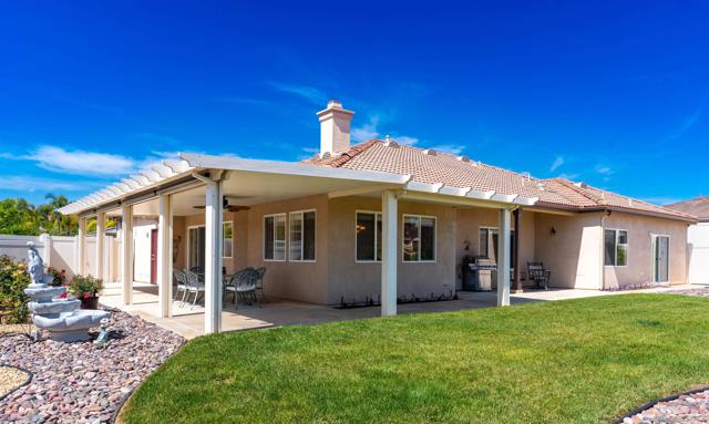 2059 Avocado Knoll Lane, Fallbrook CA: https://media.crmls.org/mediaz/01803e24-3318-49e4-8480-a682ef0569e9.jpg