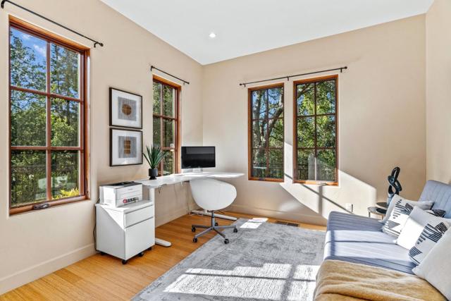 11860 Francemont Drive, Los Altos Hills CA: https://media.crmls.org/mediaz/01805aa8-c59b-4562-86bb-e322ba058049.jpg
