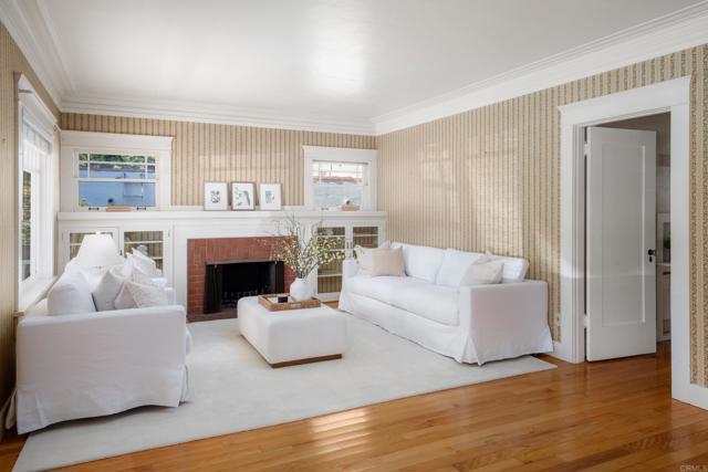 Detail Gallery Image 3 of 30 For 1138 Virginia Way, La Jolla,  CA 92037 - 2 Beds | 1/1 Baths