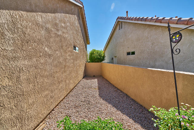 33853 Drifting Sands Circle, Thousand Palms CA: https://media.crmls.org/mediaz/0180b9dc-aa3d-447f-8ed9-eb694e0c2797.jpg