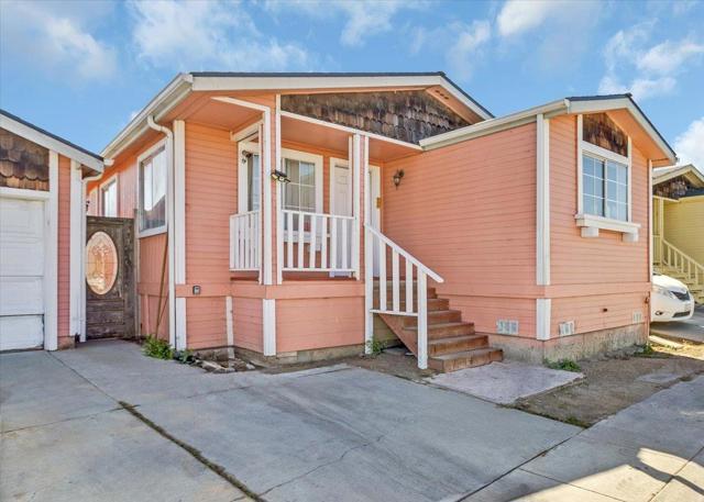 704 Garner Avenue, Salinas CA: https://media.crmls.org/mediaz/01811e03-1854-4b37-b470-e072edf02ac4.jpg