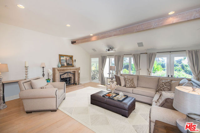 1601 Alisa Estate, Santa Barbara CA: https://media.crmls.org/mediaz/018235e9-3eae-43bf-810f-45f0a2d1233e.jpg