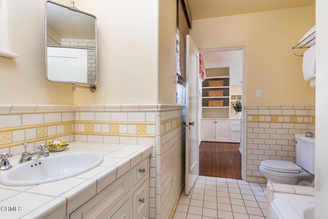 1711 Fairmount Avenue, La Canada Flintridge CA: https://media.crmls.org/mediaz/018236ed-7d4a-4ee0-9440-499ff8d060c5.jpg
