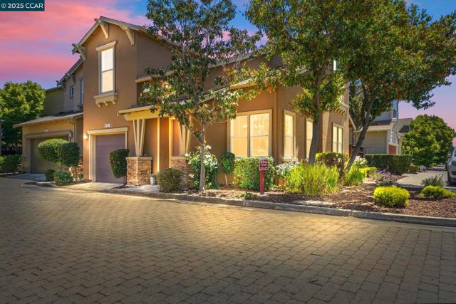10708 Prince Royal Ct, Oakland CA: https://media.crmls.org/mediaz/0182cf0b-11a7-4d55-854e-056ce94cd353.jpg