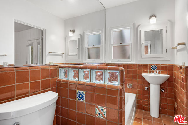 931 S Ogden Drive, Los Angeles CA: https://media.crmls.org/mediaz/018311c3-0cf4-4318-af9d-1127494d15eb.jpg