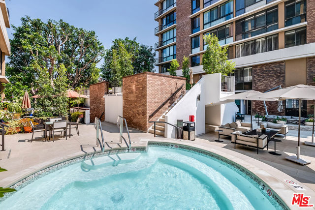 211 S Spalding Drive, Beverly Hills CA: https://media.crmls.org/mediaz/0183639e-bbd9-4778-86f0-e200495306dd.jpg