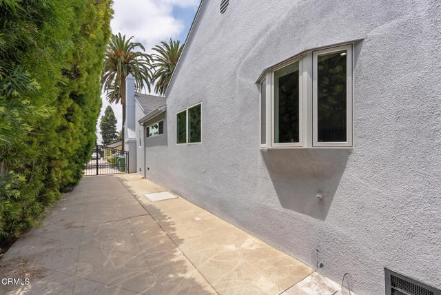 4160 Madison Avenue, Culver City CA: https://media.crmls.org/mediaz/018383de-ec8e-4e9e-8fca-96e0b1282293.jpg