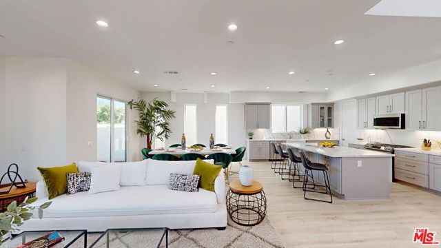 8486 N Camelia, Winnetka CA: https://media.crmls.org/mediaz/0183b64a-1322-45c4-bb1a-22e2749af3de.jpg