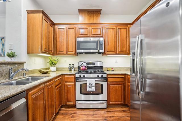 3245 Dublin Blvd, Dublin CA: https://media.crmls.org/mediaz/018496cc-261c-4199-94ec-0e7c255a0833.jpg