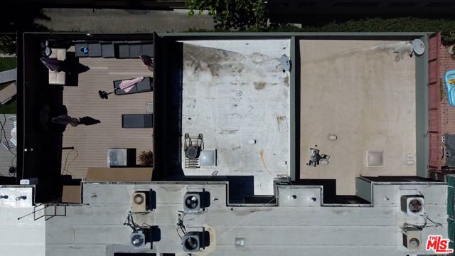 14919 Dickens Street, Sherman Oaks CA: https://media.crmls.org/mediaz/01858bbf-ef60-4df3-9809-d7163c2cfce7.jpg