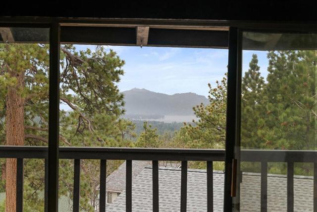 719 Villa Grove Avenue, Big Bear CA: https://media.crmls.org/mediaz/01858eb7-a7ef-4603-9f6d-5f6ce65dcc60.jpg