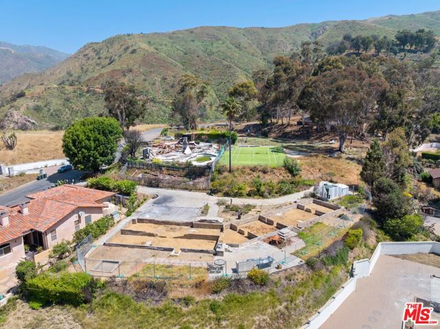 20740 Las Flores Mesa Drive, Malibu CA: https://media.crmls.org/mediaz/0185c0e3-437a-49e6-908d-9227ca305b25.jpg