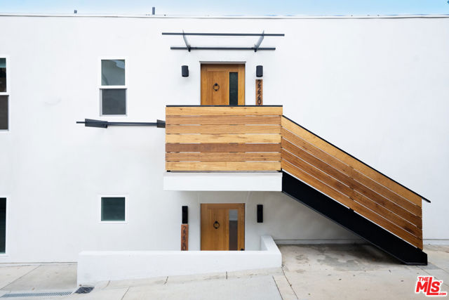 2220 Aaron Street, Los Angeles CA: https://media.crmls.org/mediaz/018621ee-eb31-4bb2-bee6-8025a835da3d.jpg