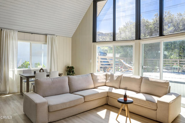 Detail Gallery Image 5 of 30 For 7539 Valaho Dr, Los Angeles,  CA 91042 - 3 Beds | 3 Baths