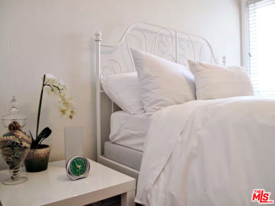 https://media.crmls.org/mediaz/0186affd-2839-40a9-b614-0d353ba29daa.jpg?preset=X-Large