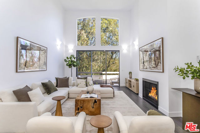 410 S Barrington Avenue, Los Angeles CA: https://media.crmls.org/mediaz/0186d63f-8072-44e1-85a4-234e2e6e4087.jpg