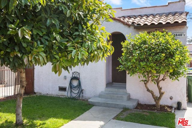 2840 S Mansfield Avenue, Los Angeles CA: https://media.crmls.org/mediaz/0187c215-3cb1-4f55-93c5-0076098427f5.jpg