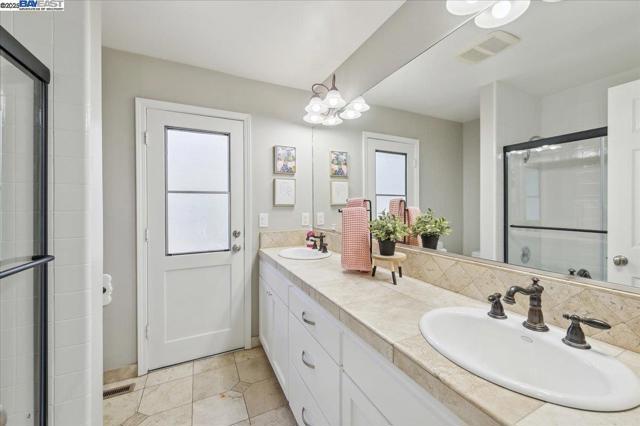 5204 Hummingbird Rd, Pleasanton CA: https://media.crmls.org/mediaz/0187ff85-5ab7-4a27-90fc-22ab20a436a7.jpg