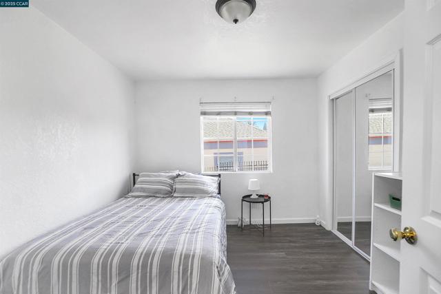 2020 17Th Ave, Oakland CA: https://media.crmls.org/mediaz/0188544c-29c6-44e5-9208-af8829dc6bc2.jpg