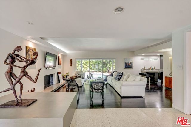 3530 Royal Woods Drive, Sherman Oaks CA: https://media.crmls.org/mediaz/018929c6-9f18-454c-bd4c-7105b631c475.jpg