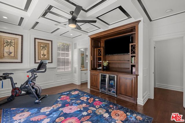 638 Oak Tree Court, Simi Valley CA: https://media.crmls.org/mediaz/01896c16-9b09-48f4-81ef-c4108ec333d9.jpg