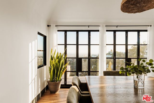 6 Bed Home for Sale in Los Angeles, California