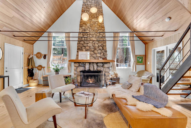 26299 Tahquitz Drive, Idyllwild CA: https://media.crmls.org/mediaz/0189f198-8947-414c-b643-7a7628b6f1a3.jpg