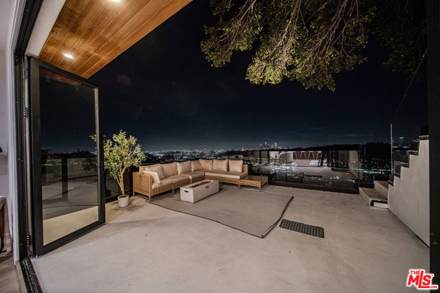 812 W Avenue 37, Los Angeles CA: https://media.crmls.org/mediaz/0189f549-8211-4b31-b0f5-97d831a60da5.jpg