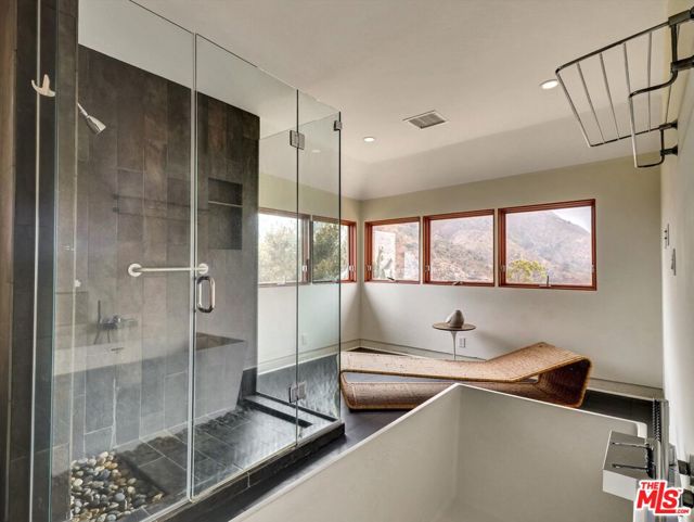 16959 Dulce Ynez Lane, Pacific Palisades CA: https://media.crmls.org/mediaz/018a145a-374c-43c7-92ec-fd18b0bc9450.jpg