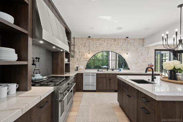 16770 Via De Los Rosales, Rancho Santa Fe CA: https://media.crmls.org/mediaz/018a7181-8ec1-4704-ac76-7a9407b1a550.jpg