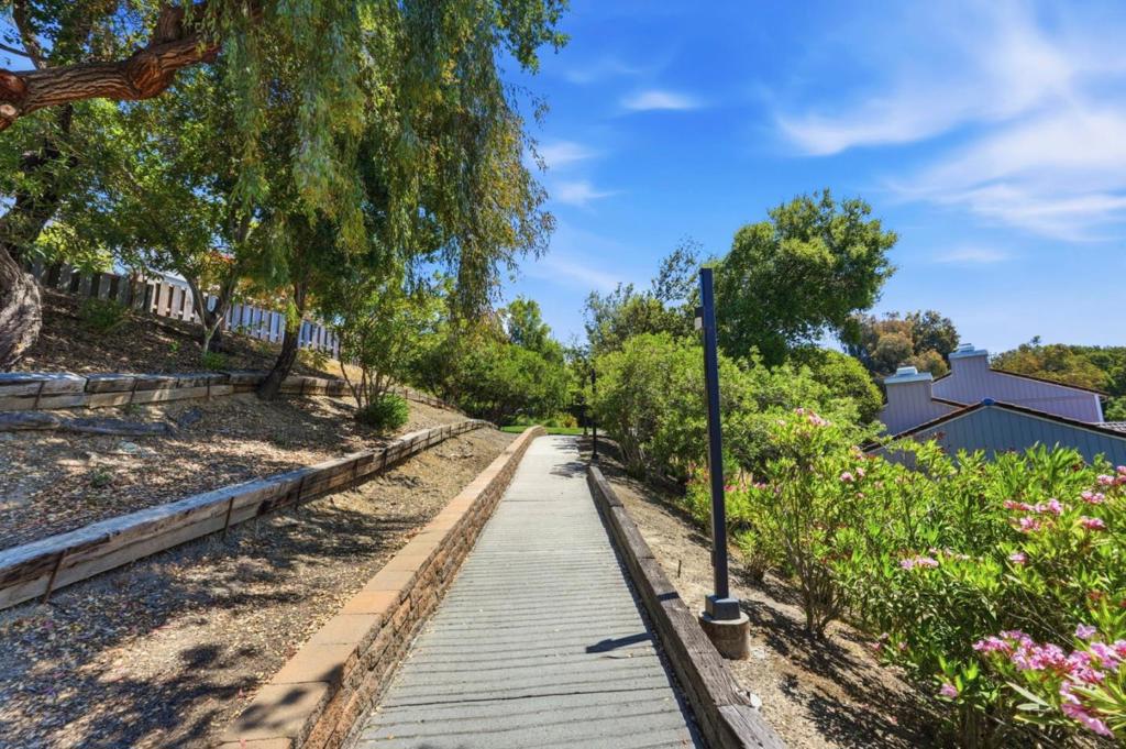 https://media.crmls.org/mediaz/018af978-d4a5-4c31-af30-44490bb36fc4.jpg?preset=X-Large
